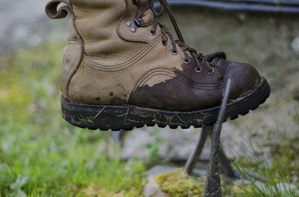 Wet-Hiking-Boots Choosing the Right Footwear for Wet Weather Dog Walks